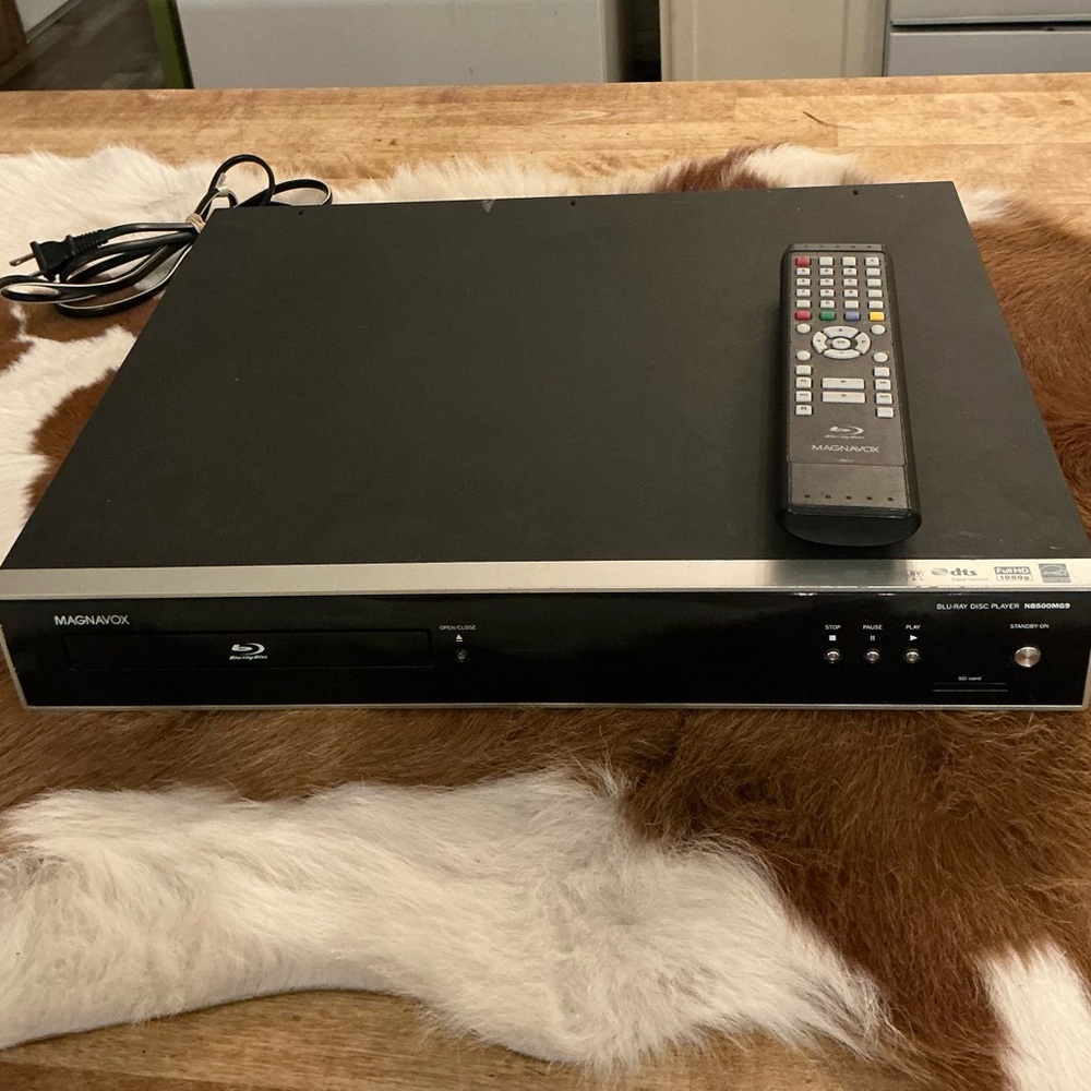 Magnavox NB500MG9 Black Full HD 1080p HDMI Blu-Ray Disc Player w/Remote